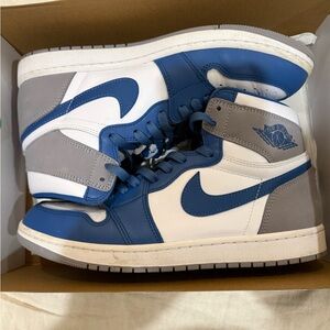 Jordan Men's Sneakers in Blue and White Box